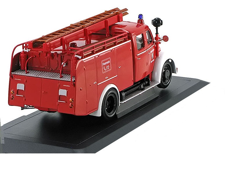 Модель пожарного автомобиля Магирус-Дютц Меркур TLF 16, образца 1961 года, масштаб 1/43  